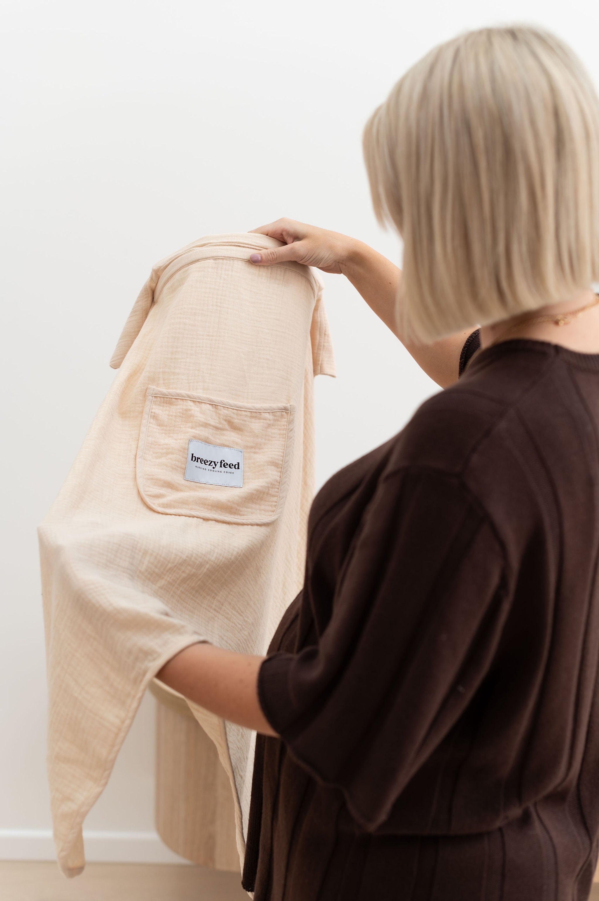 Breastfeeding cover with convenient front pocket